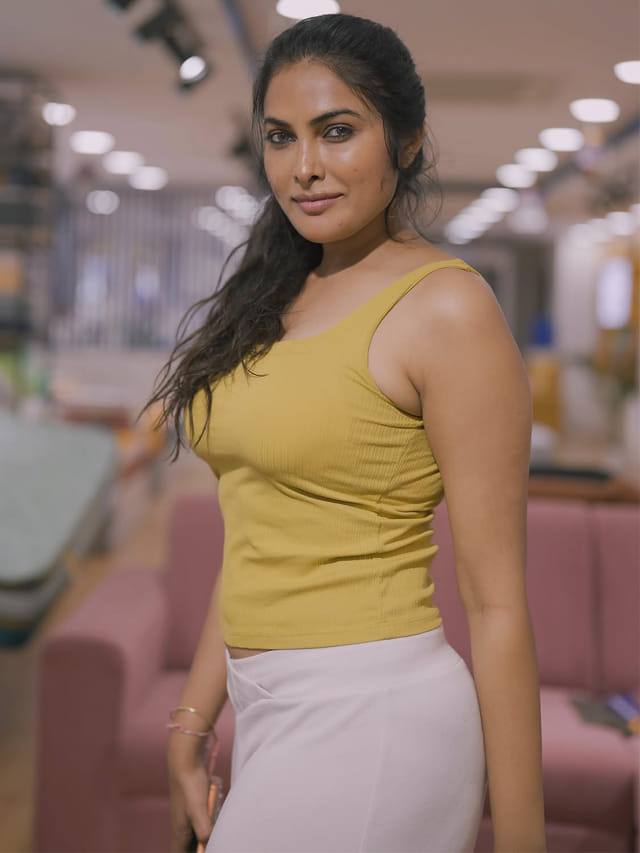 ఆ హీరో అంటే పిచ్చి ఇష్టం.. ఆయనతో కాఫీ డేట్‌కు వెళ్లాలని ఉంది.. దివి