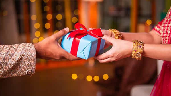 Diwali Gift IT Rules: దీపావళి గిఫ్ట్ తీసుకుంటున్నారా..? బీ అలర్ట్.. ఈ లిమిట్ దాటితే ఇన్కమ్ ట్యాక్స్ చిక్కులు..