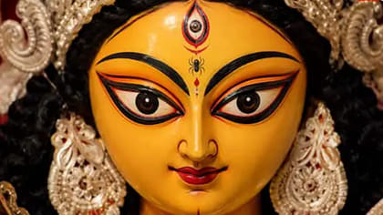 ఎవరూ చెప్పని నిజం.. దుర్గామాత బొట్టు కింద సాలీడు ఎందుకుంటుంది?