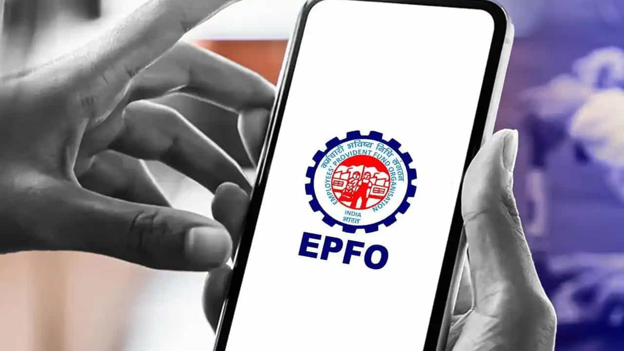 50 ఏళ్ల వయస్సులో పెన్షన్ తీసుకుంటే.. నెలవారీ పెన్షన్లో కోత విధిస్తారు. ప్రతీ సంవత్సరానికి 4 శాతం తగ్గిస్తారు. 50 ఏళ్లప్పుడే పింఛన్ పొందాలనుకునేవారికి దీని వల్ల నష్టమే జరుగుతుంది. పెన్షన్ 58 ఏళ్ల నుంచి ప్రారంభమవుతుంది. 8 ఏళ్ల ముందుగానే తీసుకోవడం వల్ల పెన్షన్లో మొత్తం 32 శాతం కోత ఉంటుంది