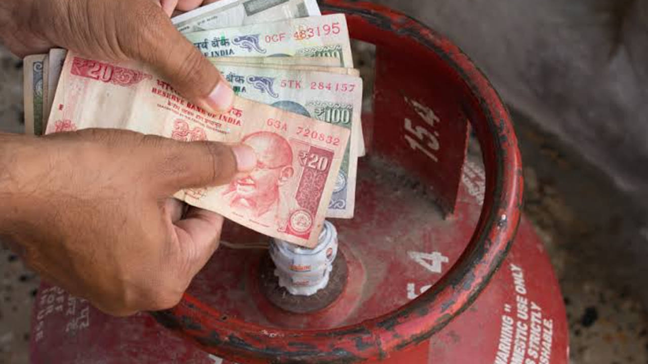 Gas Cylinder: గ్యాస్ సిలిండర్లపై రూ.300 సబ్సిడీ.. సామాన్యులకు కేంద్రం మరో తీపికబురు.. నేరుగా అకౌంట్లోకి..