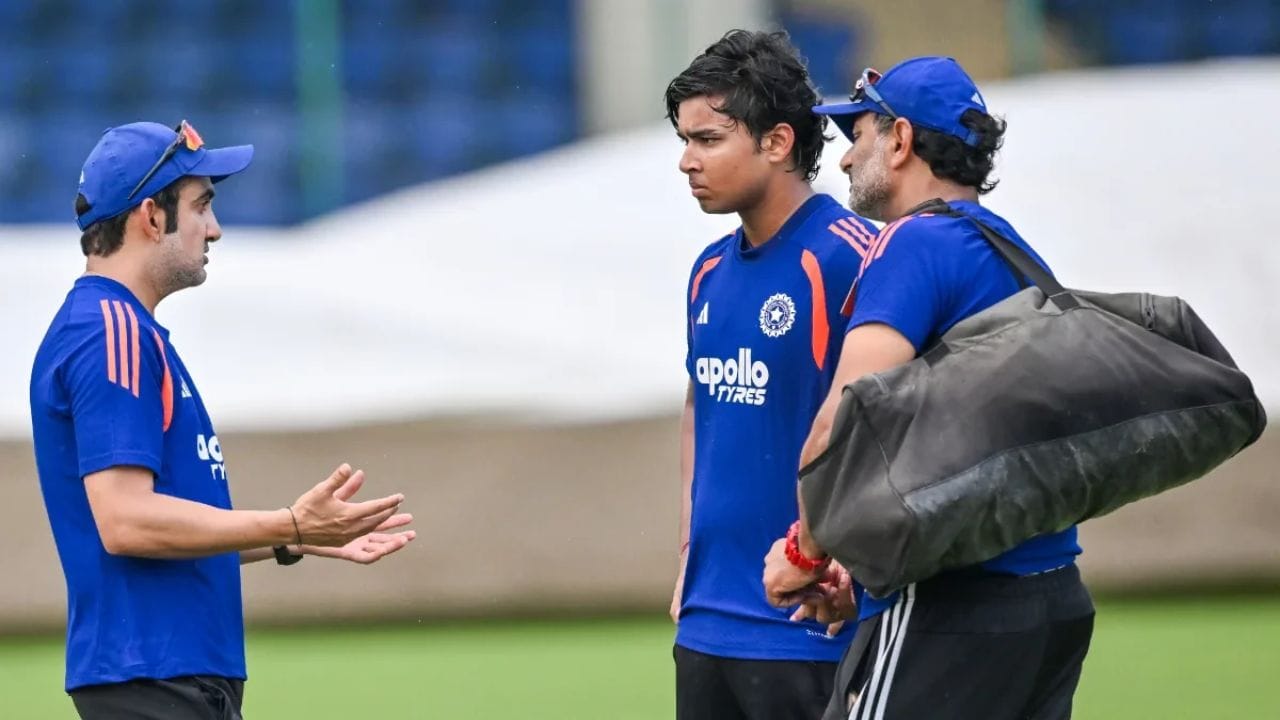 గంభీర్ చేతిలో బ్యాట్ నే చూస్తున్న వైభవ్.. మూడో టీ20కి ముందు అసలు ప్లాన్ ఇదేనా..?