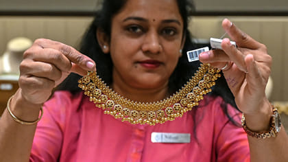 బంగారం కొనాలనుకునేవారికి శుభవార్త.. భారీగా తగ్గిన ధరలు..