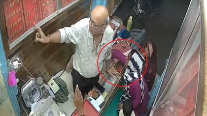 గోల్డ్ షాప్‌లో మహిళల చేతివాటం.. రూ.45 లక్షల విలువైన బంగారం మాయం