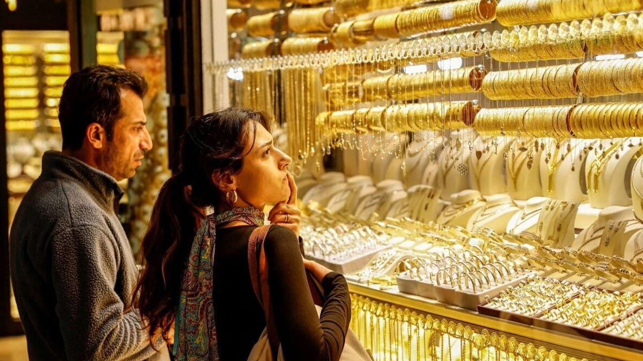 Gold: పాత బంగారం ఇచ్చి కొత్త బంగారం కొనుగోలు చేస్తున్నారా..? ఈ జాగ్రత్తలు తీసుకోకపోతే మోసపోతారు.. ఎవరూ ఈ విషయాలు చెప్పరు..