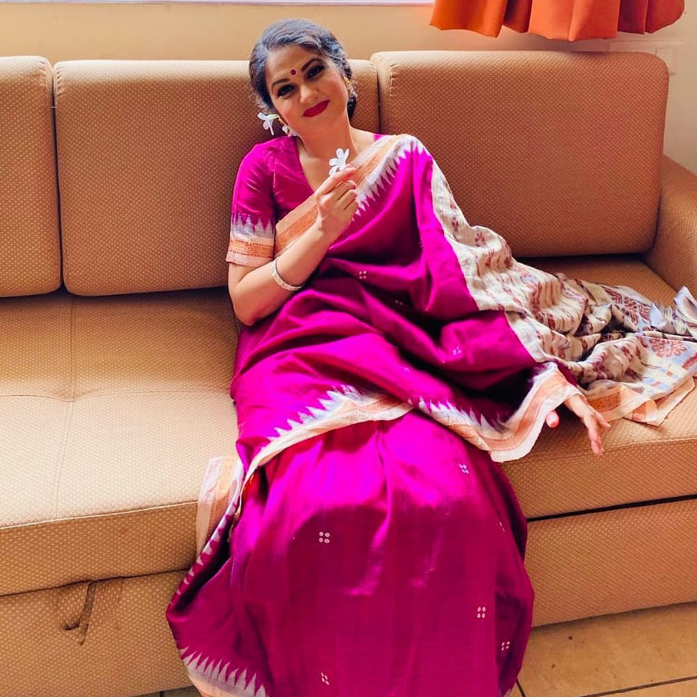 అమీర్ ఖాన్ ప్రధాన పాత్రలో నటించిన లగాన్ సినిమాలో గౌరి పాత్రతో ప్రేక్షకుల మనసులు గెలుచుకుంది. ఈ చిత్రం అంతర్జాతీయ స్థాయిలో గుర్తింపు పొందడంతో ఆమె కెరీర్కు మంచి బూస్ట్ లభించింది. ఆ తర్వాత మున్నాభాయ్ ఎంబీబీఎస్ వంటి విజయవంతమైన చిత్రాల్లోనూ నటించి తన ప్రతిభను చాటుకుంది. తెలుగు, హిందీ సినిమాలతో పాటు ఇతర భాషల్లోనూ నటించిన గ్రేసీ సింగ్.. తన సినీ ప్రయాణంలో పలు విభిన్న పాత్రలు పోషించింది. సినిమాలతో పాటు బుల్లితెరపైనా కనిపిస్తూ ప్రేక్షకులను అలరించింది. అయితే ఆతర్వాత వెండితెరపై ఆమె సందడి తగ్గిపోయింది. సినిమా రంగంలో మంచి అవకాశాలు అందుకున్న గ్రేసీ సింగ్.. ఆ తర్వాత క్రమంగా నటనకు దూరమైంది.