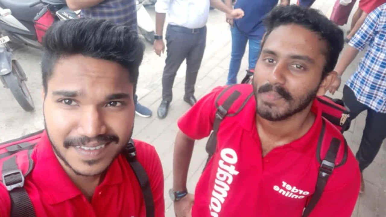 చదువు పూర్తి చేసిన తర్వాత ఉద్యోగం కోసం ఎన్నో ప్రయత్నాలు చేశాడు. కొచ్చిలో జొమాటో డెలివరీ పార్టనర్గా పనిచేశాడు. అనంతరం బెంగళూరులో బైజూస్లో గణిత ఉపాధ్యాయుడిగా చేరాడు. ఇదే సమయంలో సాయుధ దళాల్లో చేరేందుకు ప్రయత్నించినా తుది ఎంపికలో అవకాశం దక్కలేదు. కోవిడ్ సమయంలో దుబాయ్లో ఉన్న తండ్రి అనారోగ్యానికి గురవడం, 2021 జూన్లో ఆయన మరణించడం కుటుంబాన్ని తీవ్ర విషాదంలోకి నెట్టింది. ఆర్థిక బాధ్యతలు పెరగడంతో ట్రక్ డ్రైవర్గా, బస్ డ్రైవర్గా, ఇతర ఉద్యోగాల్లోనూ పనిచేశాడు.