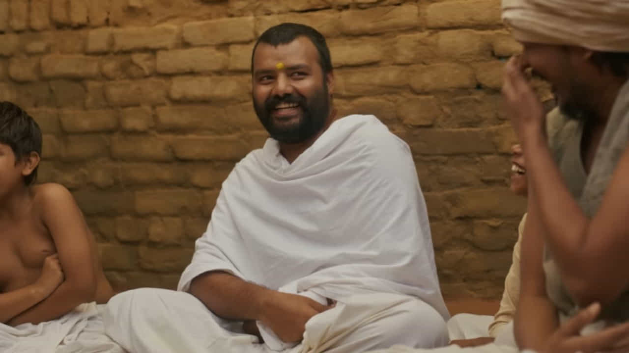 ప్రముఖ సిరియా బాబా , నేమ్ కరోలీ బాబా మహత్యం, ఆధ్యాత్మిక అంశాల నేపథ్యంతో తెరకెక్కిన ఈ చిత్రం ప్రేక్షకుల హృదయాలను అమితంగా ఆకట్టుకుంది. థియేటర్లకు వచ్చిన జనం ప్రవాహంలా తరలిరావడంతో, ప్రపంచవ్యాప్తంగా ఏకంగా 1.5 కోట్లకు పైగా మంది ప్రేక్షకులు ఈ సినిమాను థియేటర్లలో వీక్షించారు. చిన్న చిత్రంగా విడుదలైనప్పటికీ, పబ్లిసిటీ కంటే కూడా "వర్డ్ ఆఫ్ మౌత్" (ప్రేక్షకుల ప్రశంసలు)తోనే ఈ చిత్రం అసాధారణమైన కలెక్షన్లను సాధించింది.