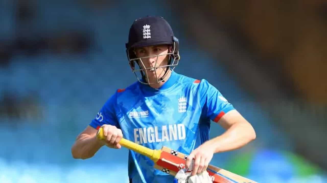 Harry Brook double century: ఇంగ్లండ్ స్టార్ బ్యాటర్ హ్యారీ బ్రూక్ (Harry Brook) వన్డే క్రికెట్లో సంచలన రికార్డు సృష్టించాడు. శ్రీలంకతో జరిగిన వన్డే మ్యాచ్లో విధ్వంసక బ్యాటింగ్తో అదరగొట్టిన బ్రూక్ కేవలం 114 బంతుల్లోనే డబుల్ సెంచరీ పూర్తి చేశాడు. దీంతో వన్డేల్లో అత్యంత వేగంగా 200 పరుగులు చేసిన బ్యాటర్గా కొత్త ప్రపంచ రికార్డు నమోదు చేశాడు.