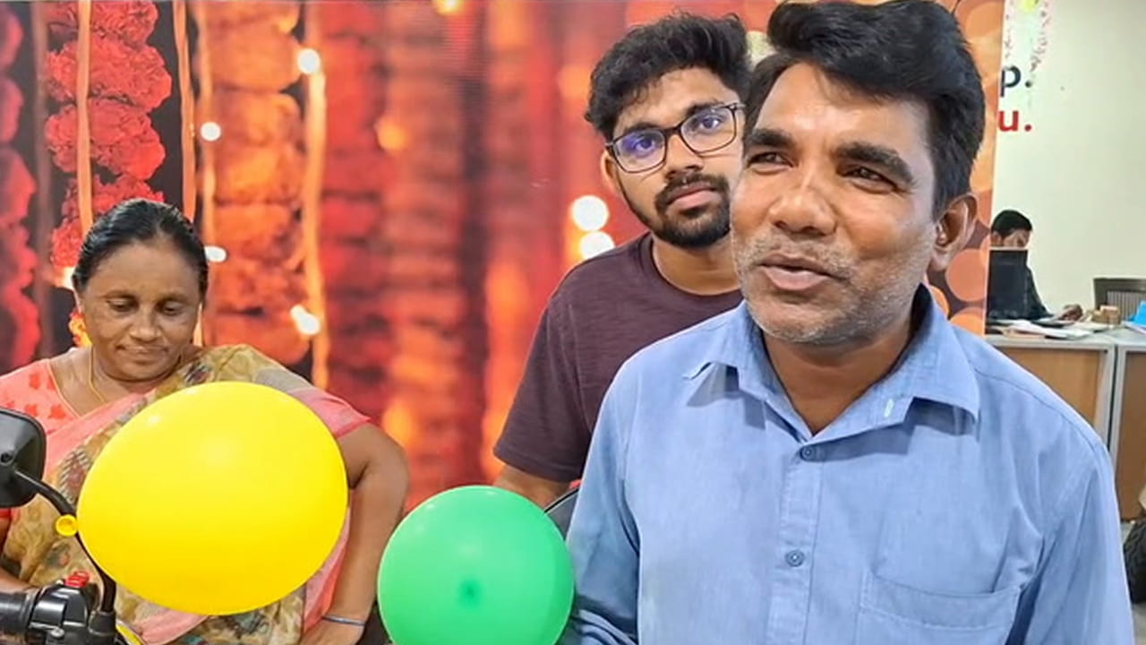 Khammam: భర్త కష్టం చూసి చలించిన భార్య.. చిల్లర నాణేలతో రూ.50 వేలు పొదుపు చేసి..
