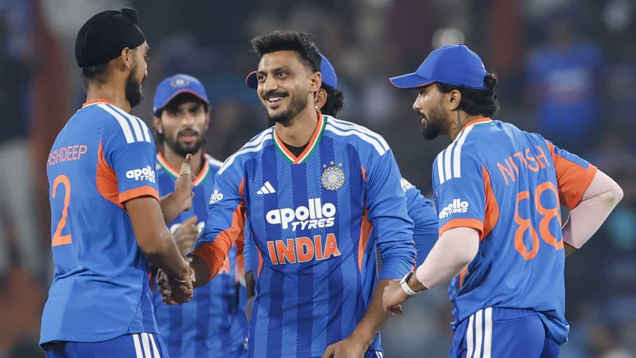 వెస్టిండీస్ వంటి భారీ హిట్టర్లు ఉన్న జట్టుతో జరిగిన సిరీస్లో టీమిండియా కష్టపడి విజయం సాధించాల్సి వచ్చింది. ఇప్పుడు న్యూజిలాండ్ వంటి మరో హిట్టర్లతో కూడిన జట్టును వారి స్వంతగడ్డపై ఎదుర్కోవాలి. భారత్లోని ఫ్లాట్ పిచ్లకు భిన్నంగా, న్యూజిలాండ్లోని స్వింగ్ పిచ్లపై భారత బ్యాట్స్మెన్లకు, బౌలర్లకు ఇది ఒక సవాల్ కానుంది. శ్రేయస్ అయ్యర్ నేతృత్వంలోని భారత జట్టు ఈ సిరీస్లో ఎలా రాణిస్తుంది అనేది క్రికెట్ అభిమానులలో ఆసక్తిని రేపుతోంది.