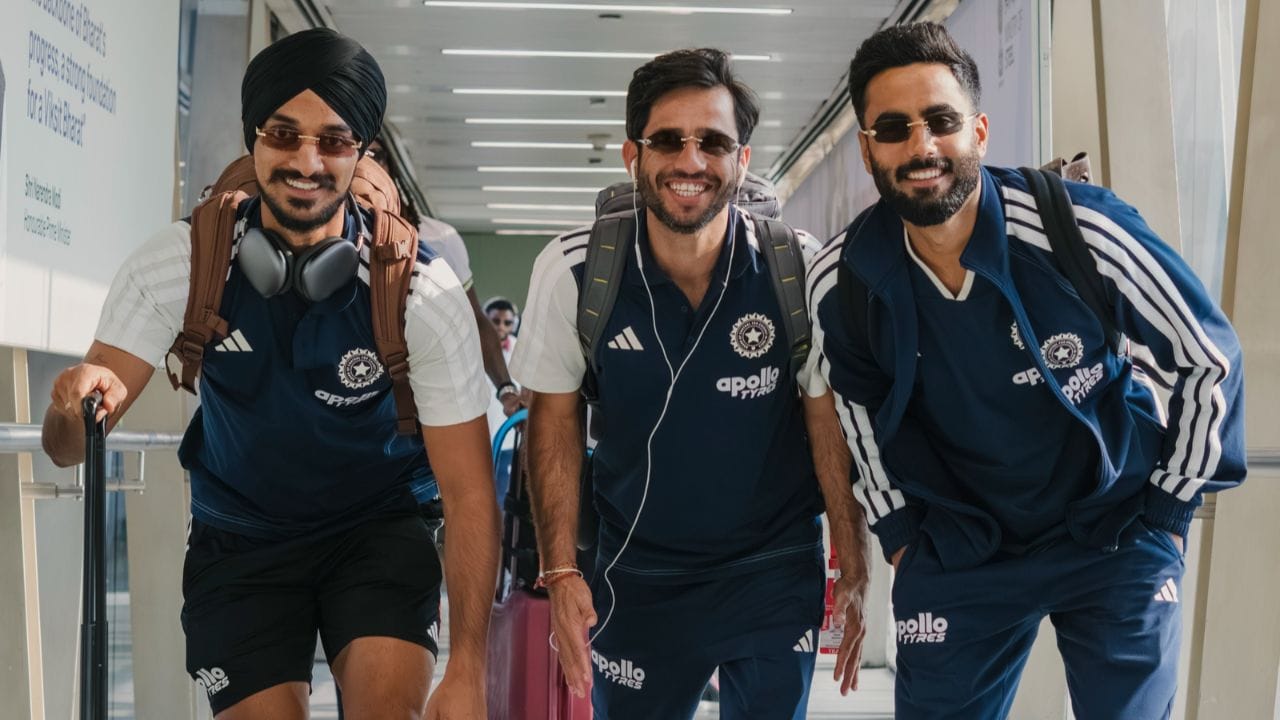 ఈ నేపథ్యంలో, జట్టు మేనేజ్మెంట్ రొటేషన్ పాలసీ ప్రకారం, సంజు శాంసన్ స్థానంలో యువ ఆటగాడు వైభవ్ సూర్యవంశీని ఓపెనర్గా బరిలోకి దించే అవకాశాలున్నాయి. సంజు శాంసన్ భారత్లోనే ఉండి మూడో టీ20 సమయానికి న్యూజిలాండ్కు చేరుకునే అవకాశం ఉందని, లేదా జట్టుతో వెళ్లినప్పటికీ తొలి మ్యాచ్లలో విశ్రాంతి తీసుకునే అవకాశం ఉందని తెలుస్తోంది.