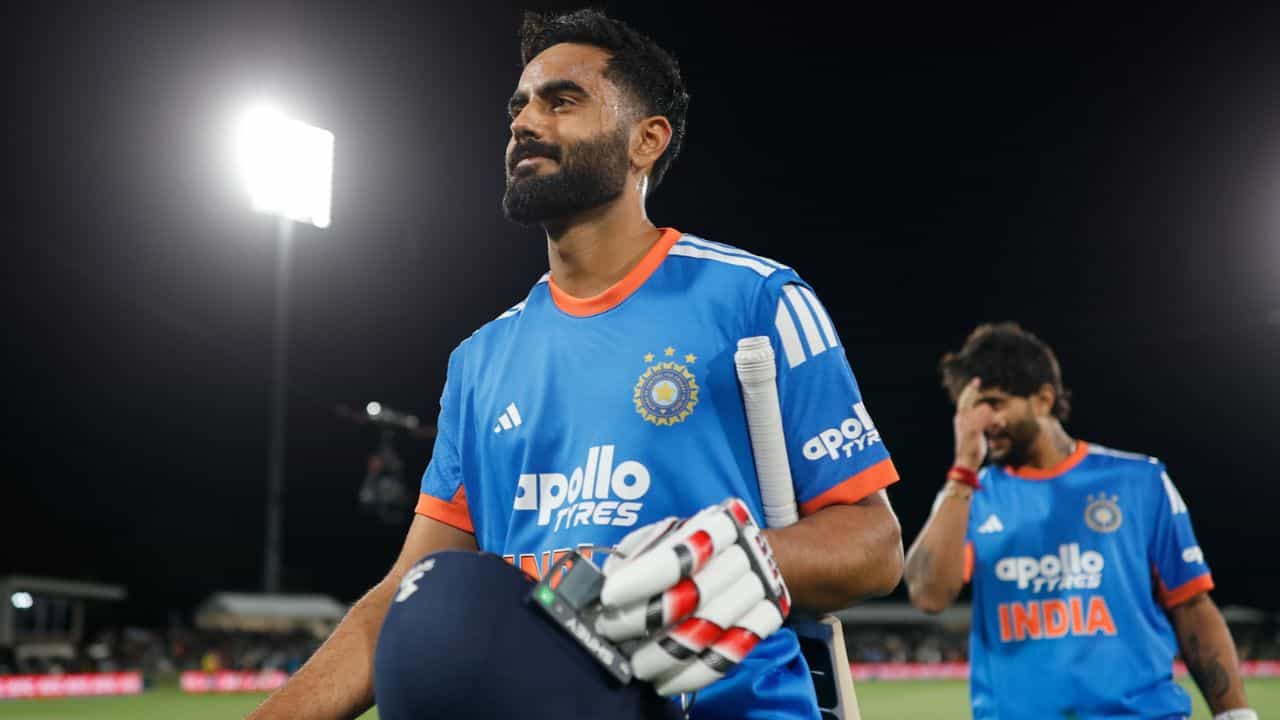 భారత్ తరఫున కనీసం 15 బంతులు ఎదుర్కొన్న ఇన్నింగ్స్‌లలో అత్యధిక స్ట్రైక్‌రేట్ల జాబితాలోనూ ధీర్ పేరు చేరింది. యువరాజ్ సింగ్ 2007లో ఇంగ్లాండ్‌పై 16 బంతుల్లో 58 పరుగులతో 362.5 స్ట్రైక్‌రేట్ సాధించాడు. అభిషేక్ శర్మ 2026లో న్యూజిలాండ్‌పై 20 బంతుల్లో 68* పరుగులతో 340 స్ట్రైక్‌రేట్ నమోదు చేశాడు. అఫ్గానిస్థాన్‌పై 34 బంతుల్లో 108 పరుగులతో 317.64 స్ట్రైక్‌రేట్ సాధించిన అభిషేక్ మరో స్థానంలో ఉన్నాడు.  న్యూజిలాండ్‌పై జరిగిన ఈ మ్యాచ్‌లో సంజూ శాంసన్ 33 బంతుల్లో 67 పరుగులు చేయగా, కెప్టెన్ శ్రేయస్ అయ్యర్ (Shreyas Iyer) 28 బంతుల్లో 42 పరుగులు చేశాడు. నామన్ ధీర్ చివర్లో 15 బంతుల్లో 42*తో మ్యాచ్‌ను ముగించాడు. ఫలితంగా భారత్ 19.4 ఓవర్లలో 230/6 చేసి నాలుగు వికెట్ల తేడాతో గెలిచింది.