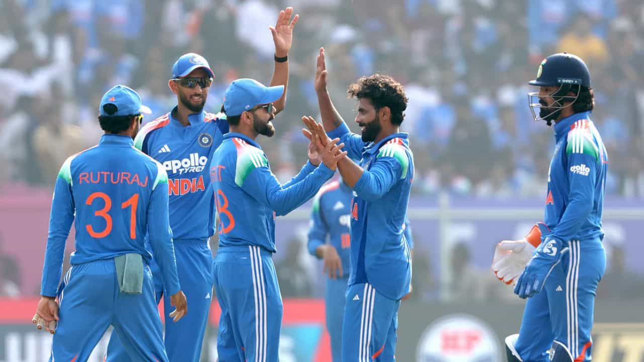 ఈ పర్యటనలో జరగనున్న 12 మ్యాచ్‌ల కోసం ఆటగాళ్ల ఎంపికతో భవిష్యత్తులో టీమిండియాకు ప్రాతినిధ్యం వహించే అవకాశమున్న ఆటగాళ్లు ఎవరో కొంత స్పష్టత వచ్చింది. అదే సమయంలో, భారత జట్టులో కొందరి కెరీర్‌కు దాదాపుగా ముగింపు పడినట్లేననే అభిప్రాయాలు వ్యక్తమవుతున్నాయి. ఈ నేపథ్యంలో అంతర్జాతీయ క్రికెట్‌కు వీడ్కోలు పలకడం తప్ప మరో మార్గం లేని నలుగురు ఆటగాళ్ల గురించి తెలుసుకుందాం.