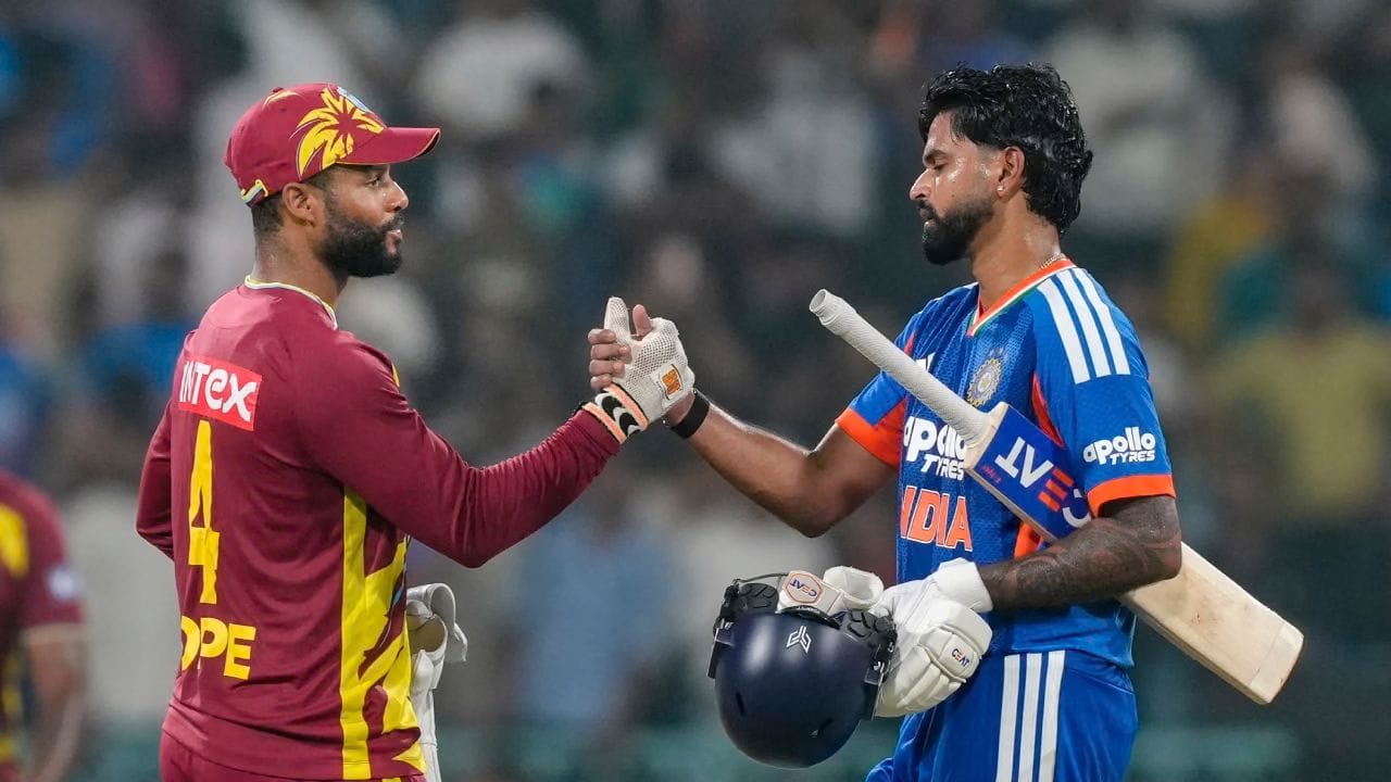 జపాన్తో జరిగిన ఏకైక మ్యాచ్లో సంజు కేవలం తొమ్మిది పరుగులు మాత్రమే చేశాడు. అంటే అతను కూడా పెద్ద ఇన్నింగ్స్లు ఆడటానికి ఇబ్బంది పడుతున్నాడని అర్థం. అందువల్ల, నేటి తుది జట్టు నుంచి సంజు శాంసన్ను తప్పించి, వైభవ్ సూర్యవంశీకి అవకాశం ఇచ్చే అవకాశం ఉంది.