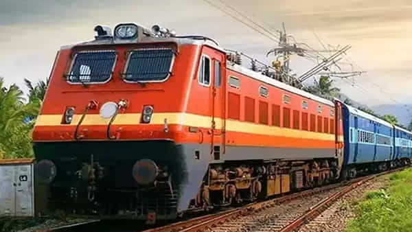 Indian Railways: పండుగ సెలవుల్లో తిరుమల వెళ్లేవారికి సూపర్ న్యూస్.. ఈ రైళ్లల్లో సీట్లు ఖాళీ.. ఇప్పుడే బుక్ చేస్కోండి..