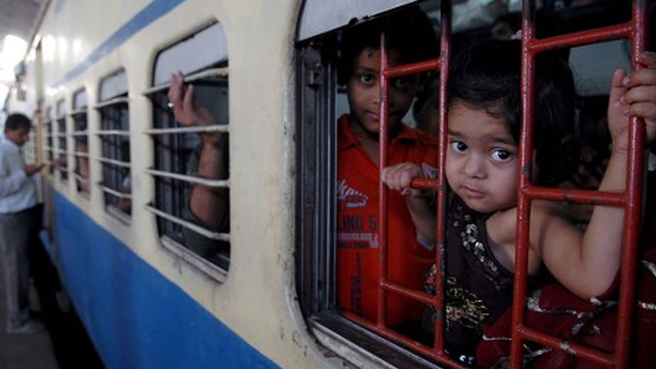 Indian Railways: రైళ్లల్లో వీరికి టికెట్లపై 50 శాతం రాయితీ.. కేవలం ఈ వయస్సుల వారికి మాత్రమే.. ఎలానో చూడండి..