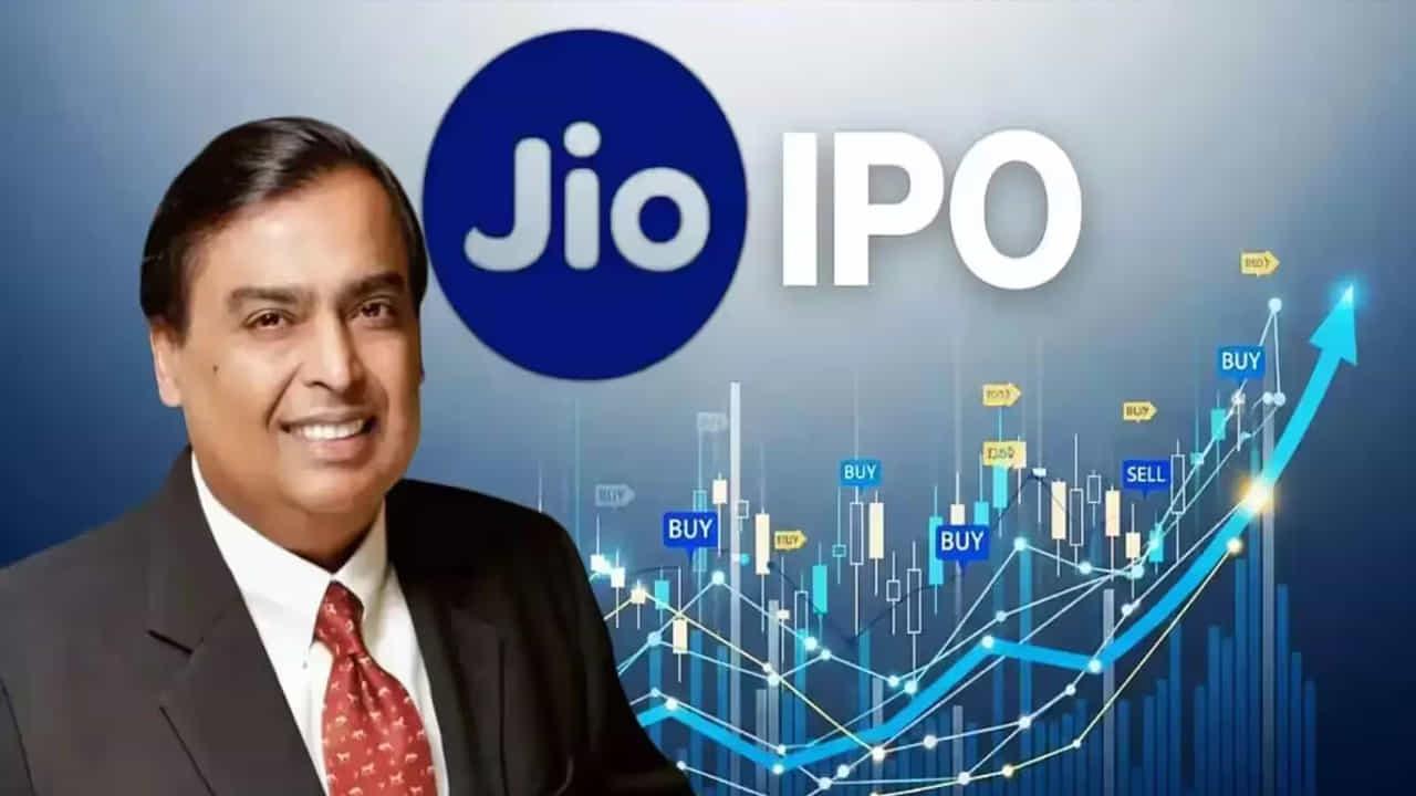 Jio IPO: దేశీయ స్టాక్ మార్కెట్లలో ఒత్తిడి కొనసాగుతున్నప్పటికీ జియో ప్లాట్ఫామ్స్ ఐపీఓకు ఇన్వెస్టర్ల నుంచి భారీ స్పందన లభించినట్లు అందించిన సమాచారం వెల్లడిస్తోంది. ఈ ఐపీఓకు సుమారు రూ.7.40 లక్షల కోట్ల విలువైన బిడ్లు వచ్చినట్లు, మొత్తం దరఖాస్తుల సంఖ్య 1.38 కోట్లను దాటినట్లు పేర్కొంది. దీంతో ప్రపంచంలో కోటి కంటే ఎక్కువ దరఖాస్తులు అందుకున్న తొలి ఐపీఓగా జియో నిలిచినట్లు ఈ నివేదిక తెలిపింది. రూ.30,213 కోట్ల విలువైన ఈ ఐపీఓకు సంస్థాగత పెట్టుబడిదారులు, రిటైల్ ఇన్వెస్టర్లు, రిలయన్స్ షేర్హోల్డర్లు, ఉద్యోగుల నుంచి స్పందన లభించినట్లు సమాచారం. అయితే, ఈ వివరాలను స్వతంత్రంగా ధ్రువీకరించలేదు. పెట్టుబడి నిర్ణయం తీసుకునే ముందు అధికారిక స్టాక్ ఎక్స్ఛేంజ్ ప్రకటనలను పరిశీలించాలని గుర్తించుకోండి.