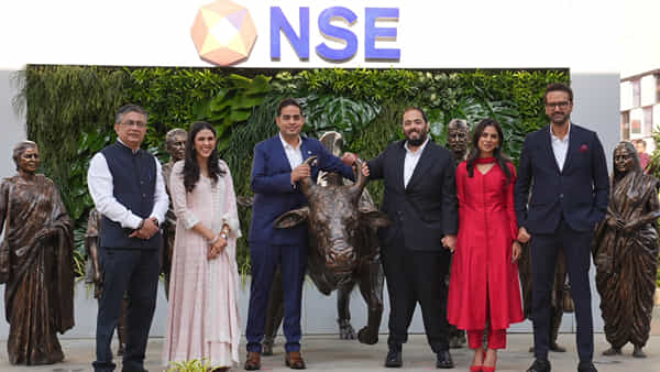 Jio IPO Listing: జియో బ్లాక్బస్టర్ లిస్టింగ్.. టాప్ బిజినెస్ గ్రూప్గా రిలయన్స్ రికార్డ్.. భారీగా పెరిగిన మార్కెట్ క్యాప్