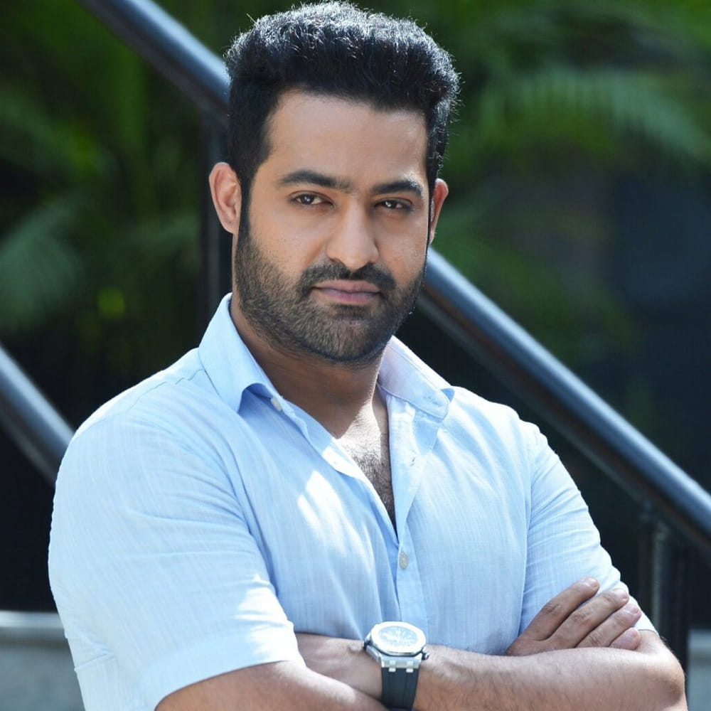 లైఫ్ వితౌట్ ఫిల్మ్ (సినిమా లేని జీవితం) లేదా లైఫ్ వితౌట్ వైఫ్ (భార్య లేని జీవితం) ఈ రెండింటిలో ఒకదాన్ని ఎంపిక చేసుకోమంటే, కృష్ణవంశీ లైఫ్ వితౌట్ వైఫ్ అని బదులిచ్చారు. తాను సినిమా లేకుండా తన జీవితాన్ని ఊహించుకోలేనని ఘంటాపథంగా చెప్పారు. తనకు ఇష్టమైన నిర్మాతలను అడగ్గా, నాగార్జున, సుంకర మధు మురళి, కృష్ణవంశీ, ఎన్. రామలింగేశ్వర రావు , కే. ఎల్. నారాయణ పేర్లు చెప్పగా, ఆయన నిన్నే పెళ్ళాడతా చిత్రంలో నాగార్జునను తన ఫేవరెట్ నిర్మాతగా పేర్కొన్నారు.