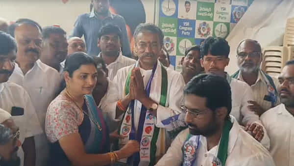 రాత్రికి రాత్రే మారిన పార్టీ కండువా.. వైసీపీ చైర్మన్ అభ్యర్థిగా టీడీపీ లీడర్..!