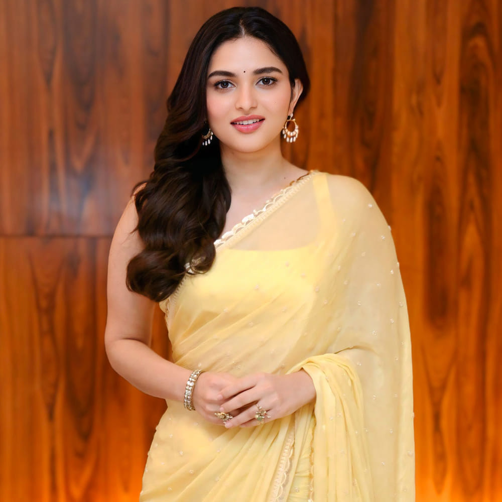  ‘డేర్ డెవిల్’ చిత్రానికి అనిరుధ్ రవిచందర్ సంగీతం అందిస్తున్నారు. ఈ సినిమాను అజిత్ భార్య షాలిని అజిత్ కుమార్ తన బ్రేవ్‌హార్ట్స్ ప్రొడక్షన్ బ్యానర్‌పై నిర్మిస్తున్నారు. అజిత్ మోటార్‌స్పోర్ట్స్‌పై దృష్టి సారించిన తర్వాత తిరిగి సినిమా షూటింగ్‌లో పాల్గొననుండటంతో ఈ ప్రాజెక్ట్‌పై ప్రత్యేక ఆసక్తి నెలకొంది. మొత్తానికి, హీరోయిన్ మార్పు వార్తలతో పాటు షూటింగ్ ప్రారంభ తేదీ దగ్గరపడుతుండటంతో ‘డేర్ డెవిల్’ ఇప్పుడు కోలీవుడ్‌లో చర్చనీయాంశంగా మారింది. కయాదు లోహర్ ఎంపికపై అధికారిక స్పష్టత వస్తే ఈ సినిమాకు సంబంధించిన మరిన్ని వివరాలు వెలుగులోకి వచ్చే అవకాశం ఉంది.