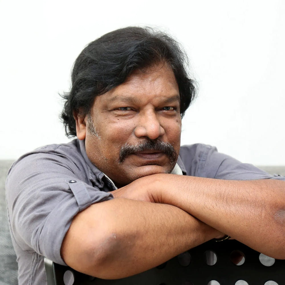 మహిళలపై జరుగుతున్న అన్యాయాలను ప్రశ్నిస్తూ, వారికి అండగా నిలవాల్సిన అవసరాన్ని తెలియజేసే ప్రయత్నం చేసిన చిత్రం ‘రాఖీ’. ఇలాంటి సమస్యలు సమాజంలో చాలా కాలంగా కొనసాగుతున్నాయని, వాటిపై చర్చ జరగడం అవసరమని కృష్ణవంశీ అభిప్రాయపడ్డారు. తాను ఎంతో నమ్మకంతో, కష్టపడి రూపొందించిన సినిమా ఆశించిన విజయాన్ని అందుకోకపోవడం బాధ కలిగించిందని ఆయన వ్యాఖ్యలను బట్టి తెలుస్తోంది. ప్రస్తుతం కృష్ణవంశీ కొత్త సినిమా కోసం ఎదురుచూస్తున్న అభిమానులకు.. ఆయన తదుపరి ప్రాజెక్ట్ ఎవరితో ఉండబోతుందనే విషయం ఆసక్తికరంగా మారింది. మరి ఆయన తన తదుపరి చిత్రంతో ఎలాంటి కథను ప్రేక్షకుల ముందుకు తీసుకొస్తారో చూడాలి.