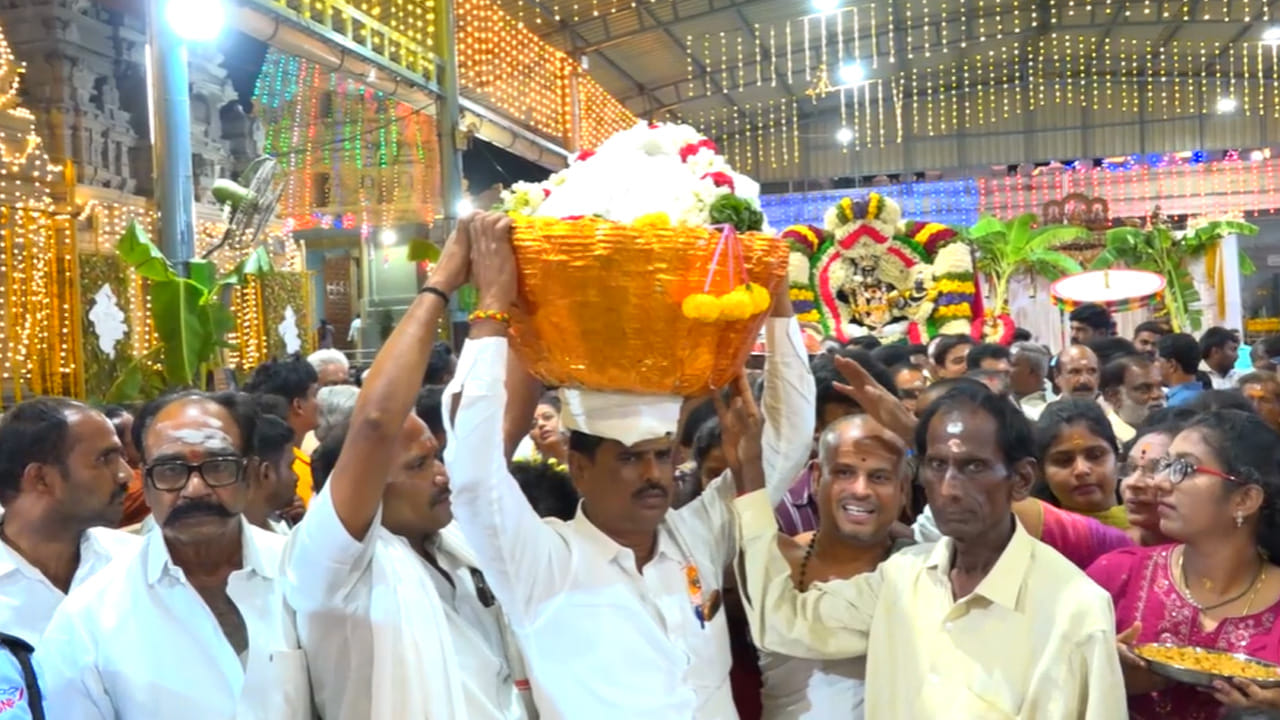 చిత్తూరు జిల్లా కాణిపాకం శ్రీ వరసిద్ధి వినాయకుడి వార్షిక బ్రహ్మోత్సవాలు ముగిసాయి. కాణిపాకం ఆలయంలో శాస్ట్రోక్తంగా జరిగిన ధ్వజా అవరోహణంతో నేటితో కాణిపాకం బ్రహ్మోత్సవాలకు అర్చకులు అధికారులు ముగింపు పలికారు. నిన్న రాత్రి జరిగిన తెప్పోత్సవంతో ప్రత్యేక ఉత్సవాలు పరి సమాప్తం అయ్యాయి.