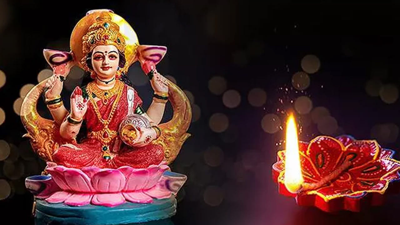 హిందూ మతంలో జరుపుకునే అతి పెద్ద పండుగలో దీపావళి కూడా ఒకటి. ఈ రోజున ప్రతి ఒక్కరూ గణేశుడిని, లక్ష్మీదేవిని పూజిస్తుంటారు. ముఖ్యంగా దీపావళికి ముందే ఇంటిని శుభ్రం చేసి, దీపావళి రోజు ఇంటిని అందంగా అలంకరించుకుంటారు. అయితే మీరు ఈ పండుగ సమయంలో ఇంటిని శుభ్రం చేసి, అలంకరించే సమయంలో తప్పకుండా కొన్ని నియమాలు పాటించాలంట. అవి ఏవో చూసేద్దాం.