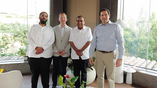 అమెరికా విదేశాంగ మంత్రితో ముకేష్ అంబానీ కీలక భేటీ.. అమెరికా సంస్థలతో భాగస్వామ్యంపై చర్చలు..