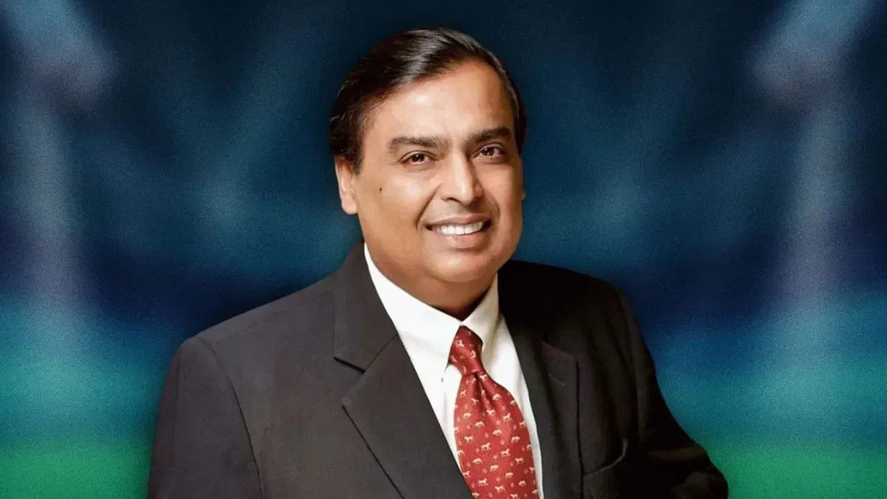 ప్రస్తుతం అందుబాటులో ఉన్న సమాచారం మేరకు ముఖేష్ అంబానీ రోజువారీ సంపాదనను రూ.163 కోట్లుగా అంచనా వేసింది. ఆ లెక్క ఆధారంగా ఆయన ఆదాయాన్ని వివిధ సమయాలుగా విభజిస్తే ఇలా ఉంటుంది. ఒక్క సెకనుకు రూ.52,000 పైగా.. ఒక్క నిమిషానికి రూ.11.3 లక్షలు సంపాదిస్తారు. అంటే ఒక్క గంటకు రూ.6.79 కోట్లు.. ఒక్క రోజుకు రూ.163 కోట్లు సంపాదిస్తారు. 