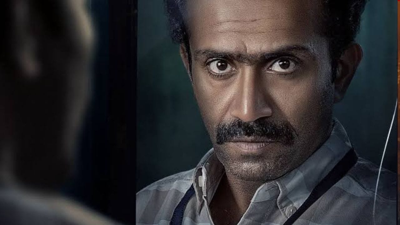 మలయాళ చిత్ర పరిశ్రమ నుంచి వచ్చే ఇన్వెస్టిగేటివ్ క్రైమ్ థ్రిల్లర్ సినిమాలకు ఓటీటీ ప్రేక్షకుల్లో ఎప్పుడూ విపరీతమైన క్రేజ్ ఉంటుంది. నేచురల్ టేకింగ్, ఊహకందని మలుపులు, సస్పెన్స్‌తో కూడిన కథనాలు ప్రేక్షకులను ఎంతగానో అలరిస్తాయి. ఇప్పుడు అదే కోవలో రూపొందిన మరో ఆసక్తికరమైన క్రైమ్ మిస్టరీ థ్రిల్లర్ మూవీ 'ఒరు అన్వేషణతింటే తుడక్కమ్' (Oru Anweshanathinte Thudakkam). ఈ సినిమా ప్రముఖ ఓటీటీ వేదికైన 'సన్ నెక్స్ట్' (Sun NXT)లో డిజిటల్ స్ట్రీమింగ్‌కు అందుబాటులోకి వచ్చింది.