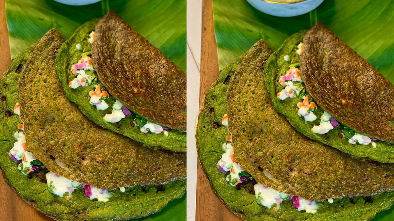 తయారీ విధానం: ముందుగా పాలకూర పేస్ట్ తయారు చేసుకోవాలి. మీరు ముందుగా పాలకూర ఆకులను తీసుకుని వాటిని మంచిగా  శుభ్రంగా కడిగి పక్కన పెట్టుకోవాలి. ఇప్పుడు మిక్సీ జార్‌లో శుభ్రం చేసుకున్న పాలకూర ఆకులు, నాలుగు పచ్చిమిర్చి, కొంచం అల్లం ముక్కలు,  జీలకర్ర వేసి మెత్తగా పట్టుకోవాలి. ఇంకా దీనిలో నీళ్లు కూడా పోసుకోవచ్చు. 
