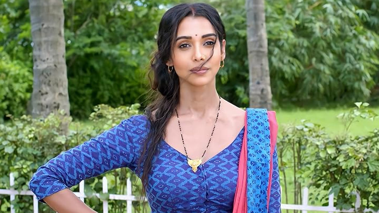 ఆధునిక సమాజంలోని ఓ విచిత్ర సాంప్రదాయాన్ని జోడించి ఈ కథను రూపొందించారు. ఒకే కుటుంబానికి చెందిన నలుగురు అన్నదమ్ములు భూమి (అనుప్రియ గోయెంకా) అనే ఒకే మహిళను వివాహం చేసుకుంటారు. అయితే నగరంలో చదువుకుని ఆధునిక ఆలోచనలు ఉన్న ఐదో తమ్ముడు మాత్రం ఈ పురాతన సాంప్రదాయాన్ని పాటించడానికి తీవ్రంగా తిరస్కరిస్తాడు. ఆ ఐదో తమ్ముడిని కూడా తన వలలో వేసుకుని ఐదో భర్తగా మార్చుకోవడానికి ఆ మహిళ ఎలాంటి ప్రయత్నాలు చేసింది? ఆ కుటుంబం వెనుక ఉన్న అసలు రహస్యం ఏంటి? అనే ఆసక్తికరమైన మలుపులతో ఈ కథ సాగుతుంది.