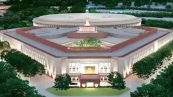 ఒక బిల్లు చట్టంగా మారే ముందు మూడుసార్లు ఎందుకు చదువుతారు?
