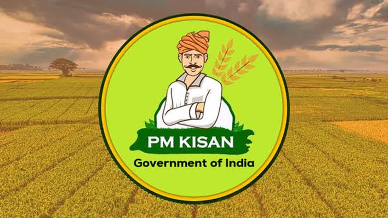 గత ఏడాది నవంబర్ 19వ తేదీన 21వ విడత నిధులు పడగా.. ఈ సారి 20 రోజుల ముందుగానే కేంద్రం రైతుల అకౌంట్లలో నిధులు జమ చేస్తోంది. 23వ విడత నిధులను ఈ ఏడాది జూన్ 20వ తేదీన మోదీ రిలీజ్ చేశారు. ఇప్పుడు అక్టోబర్ 20వ తేదీతో నాలుగు నెలలు పూర్తయింది. కేంద్రం ప్రతీ నాలుగు నెలలకు ఒకసారి అకౌంట్లలో డబ్బులు వేస్తోంది. గత విడత జారీ చేసి 4 నెలలు పూర్తవ్వడంతో కేంద్రం 24వ విడత సొమ్మును ఇప్పుడు విడుదల చేస్తోంది. పండక్కి ముందే అకౌంట్లలో డబ్బులు పడనుండటంతో రైతులు ఆనందం వ్యక్తం చేస్తున్నారు.
