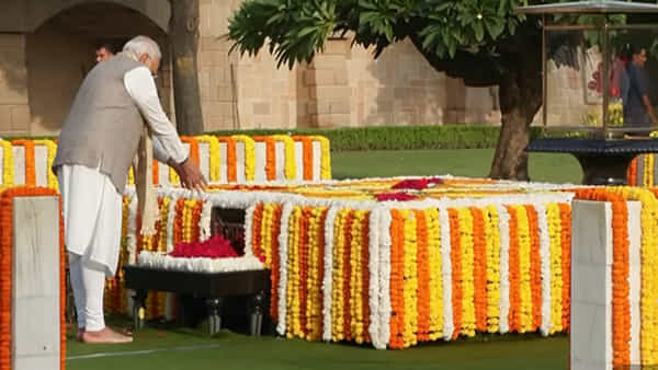 దేశవ్యాప్తంగా గాంధీ, లాల్ బహదూర్ శాస్త్రి జయంతి వేడుకలు.. రాజ్ఘాట్లో మోదీ నివాళులు