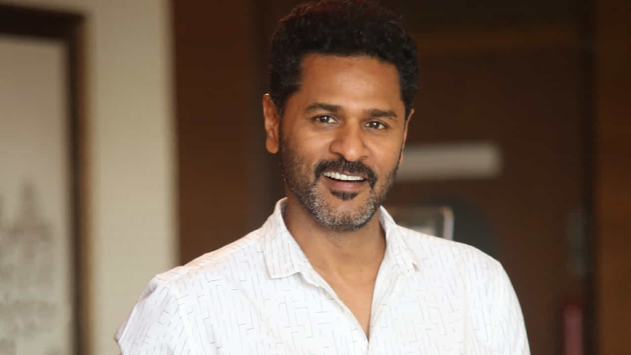 రాత్రి 7 గంటల లోపే భోజనం ముగిస్తాను. అందులో ఎక్కువగా సలాడ్ ఉంటుంది. ఇంకా ఆకలిగా ఉంటే, రెండు ఇడ్లీలు తింటాను. బహుశా ఈ ఆహారపు అలవాటే నన్ను ఇంత చురుకుగా ఉంచుతుందేమో" అని చెప్పుకొచ్చారు. బరువు నియంత్రణకు, ఆరోగ్యకరమైన జీవనశైలికి తీవ్రమైన ఆహార నియమాల కంటే మితమైన సమతుల్య ఆహారం తీసుకోవడమే ముఖ్యమని డైటీషియన్ గరిమా గోయల్ సూచిస్తున్నారు. ప్రభుదేవా ఆహార నియమాలలోని పోషక ప్రయోజనాలను, అలాగే గమనించవలసిన విషయాలను వివరించారు.