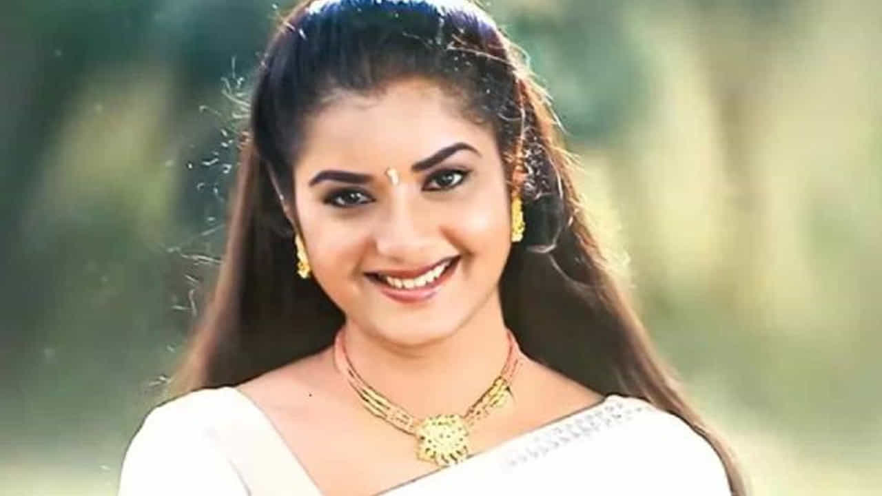 ప్రస్తుతం సినిమాలకు దూరంగా ఉంటున్న ప్రేమ.. ఇటీవల ఓ ఇంటర్వ్యూలో తన వివాహ జీవితం, ఎదురైన మానసిక వేదన , విడాకుల నిర్ణయం వెనుక ఉన్న అసలు కారణాలను ఆమె ఎంతో ధైర్యంగా బయటపెట్టారు. ప్రతి యువతి లాగే తాను కూడా పెళ్లి విషయంలో ఎన్నో కలలు కన్నానని, అయితే పెళ్లి తర్వాత తన జీవితంలో ఊహించని పరిణామాలు ఎదురయ్యాయని ప్రేమ వెల్లడించారు. వివాహ బంధంలోకి అడుగుపెట్టిన తర్వాత తనకు నచ్చినట్లుగా బతకడానికి లేదా కనీస స్వేచ్ఛ కూడా దక్కలేదని ఆమె అన్నారు.