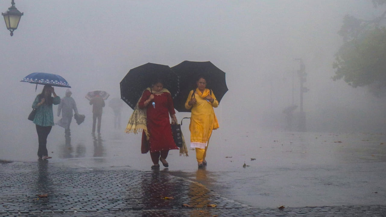Weather Update: ఏపీ, తెలంగాణ ప్రజలకు కూల్ న్యూస్.. మూడ్రోజుల పాటు వర్షాలు.. ఎల్లో అలర్ట్ జారీ..