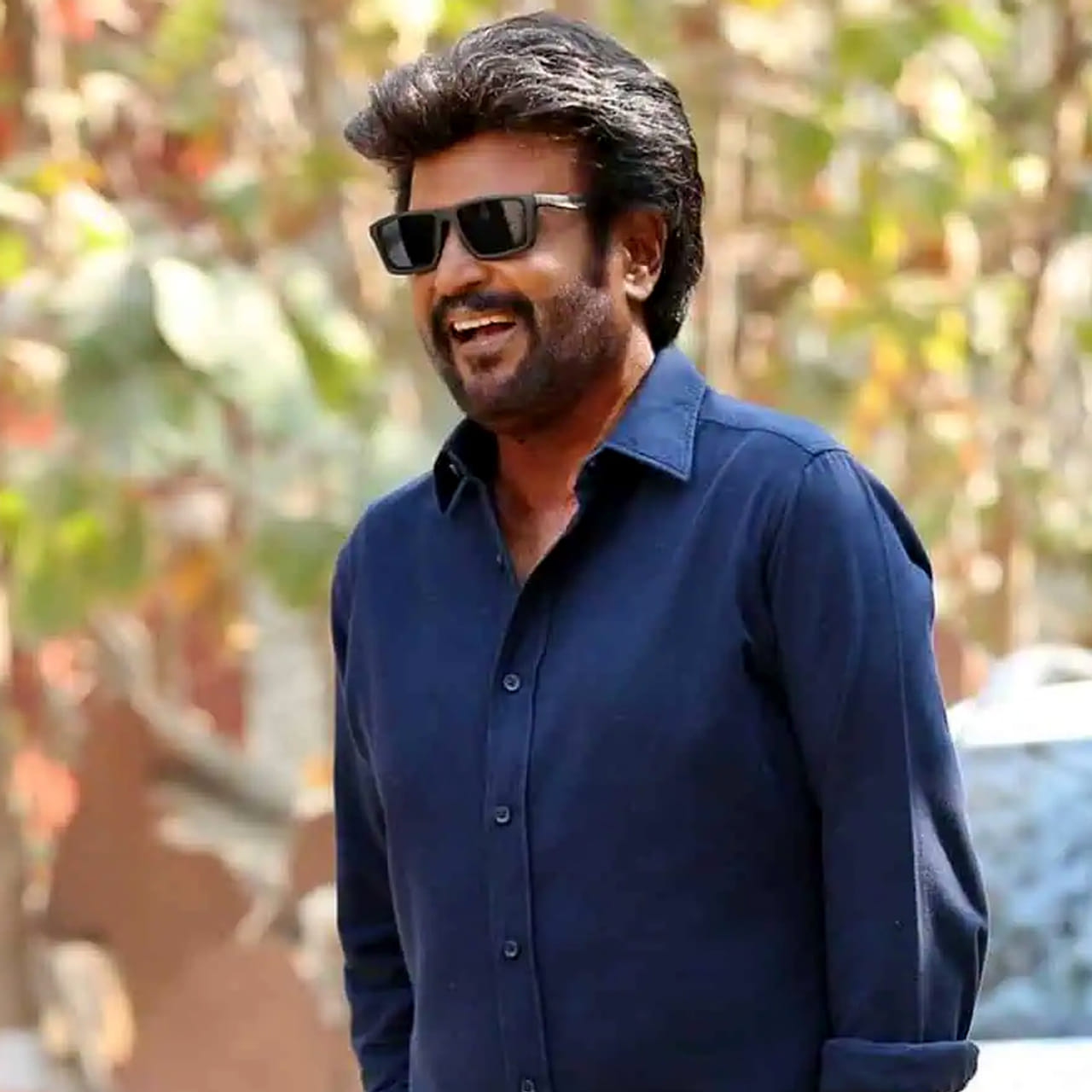 సూపర్స్టార్ రజినీకాంత్, లేడీ సూపర్స్టార్ నయనతార.. ఈ ఇద్దరూ తెరపై కనిపిస్తే అభిమానుల్లో ఉండే సందడే వేరు. గతంలో పలు చిత్రాల్లో కలిసి నటించిన ఈ స్టార్ జోడీ మరోసారి ప్రేక్షకులను అలరించనుందనే వార్త ప్రస్తుతం కోలీవుడ్లో ఆసక్తిని రేకెత్తిస్తోంది. రజినీకాంత్ హీరోగా తెరకెక్కుతున్నట్లు ప్రచారం జరుగుతున్న ‘ధర్మన్’ సినిమాలో నయనతార కీలక పాత్రలో కనిపించనున్నారనే వార్త సినీ వర్గాల్లో చర్చనీయాంశంగా మారింది.