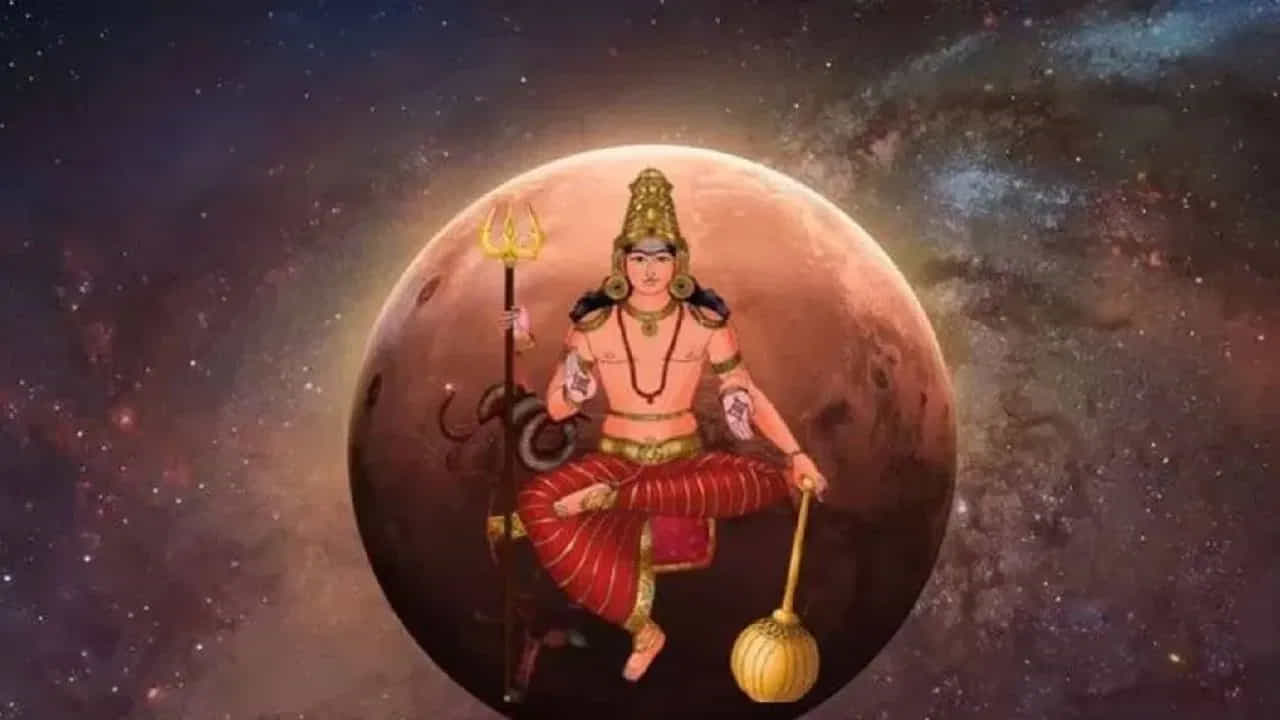 ముఖ్యంగా తొందరపాటు నిర్ణయాలు తీసుకోవడం వల్ల సమస్యలు ఎదురయ్యే అవకాశం ఉంటుంది. అందుకే ఈ సమయంలో ఏ విషయంలోనైనా ఆచితూచి వ్యవహరించడం మంచిదని సూచిస్తున్నారు. ముఖ్యంగా ఆర్థిక వ్యవహారాలు, ఉద్యోగం, కుటుంబ సంబంధాలు, ముఖ్యమైన నిర్ణయాల విషయంలో మరింత జాగ్రత్తగా ఉండాలి. కర్కాటకంలో కుజుడి సంచారం కారణంగా ఏ రాశుల వారు అప్రమత్తంగా ఉండాలో ఇప్పుడు చూద్దాం.

