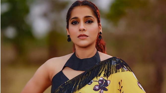 డబ్బు కోసం ఇంత దారుణమా.. ? రష్మీ ఎమోషనల్ పోస్ట్..