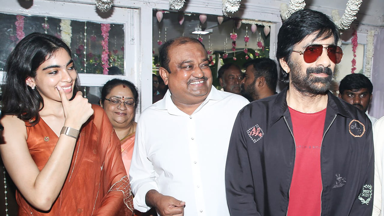  'తులాభారం' పేరుతో  తెరకెక్కుతోన్న ఈ సినిమా పూజా కార్యక్రమం ఆదివారం (అక్టోబర్‌ 11)  ఘనంగా జరిగింది. హీరో రవితేజతో పాటు హీరోయిన్లు  ప్రియాంక మోహన్, అనస్వర రాజన్ ఈ కార్యక్రమంలో సందడి చేశారు. అలాగే విలక్షణ నటుడు జేడీ చక్రవర్తి ఈ సినిమాలో విలన్ గా కనిపించనున్నారు.
