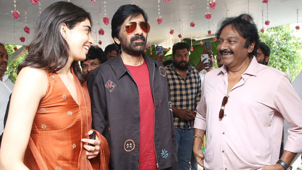  'ఇరుముడి' హిట్ తో ఫుల్ జోష్ లో ఉన్న రవితేజ అదే ఊపులో కొత్త సినిమాను కూడా పట్టాలెక్కించాడు. మెంటల్ మదిలో, బ్రోచేవారెవరురా, అంటే సుందరానికి వంటి సినిమాలతో మంచి గుర్తింపు తెచ్చుకున్న వివేక్ ఆత్రేయ రవితేజ కొత్త సినిమాకు దర్శకత్వం వహిస్తున్నారు.
