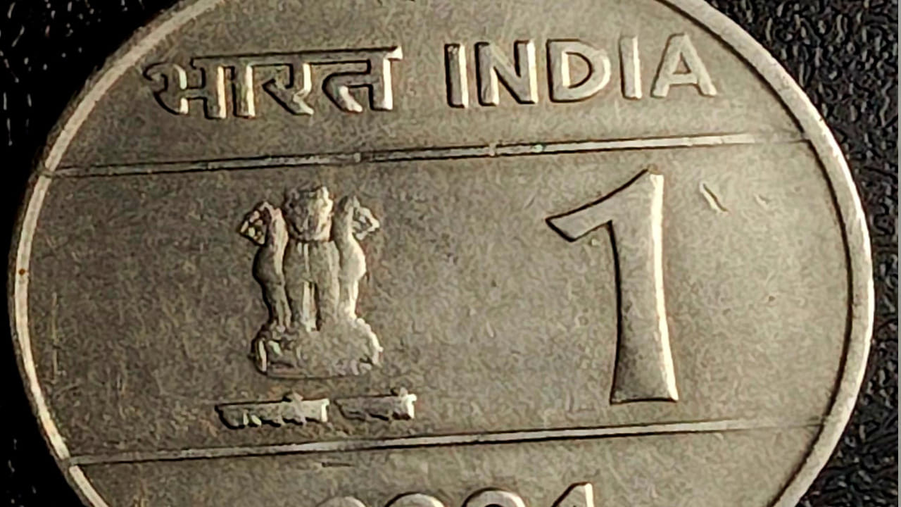 రెండు రూపాయల నాణెం తయారీకి రూ.1.28 పైసలు ఖర్చు అవుతుండగా.. ఐదు రూపాయల నాణెం తయారీకి రూ.3.69 పైసలు, అలాగే పది రూపాయల నాణెం తయారీకి కేవలం రూ.5.54 పైసలు మాత్రమే ఖర్చవుతుంది. ఈ నాణేల ముఖ విలువ వాటి తయారీ ఖర్చు కంటే ఎక్కువగా ఉండటంతో ప్రభుత్వానికి వాటిపై లాభం లభిస్తోంది. ఒక రూపాయి నాణెం తయారీకి మాత్రమే అధిక వ్యయం అవుతుంది.