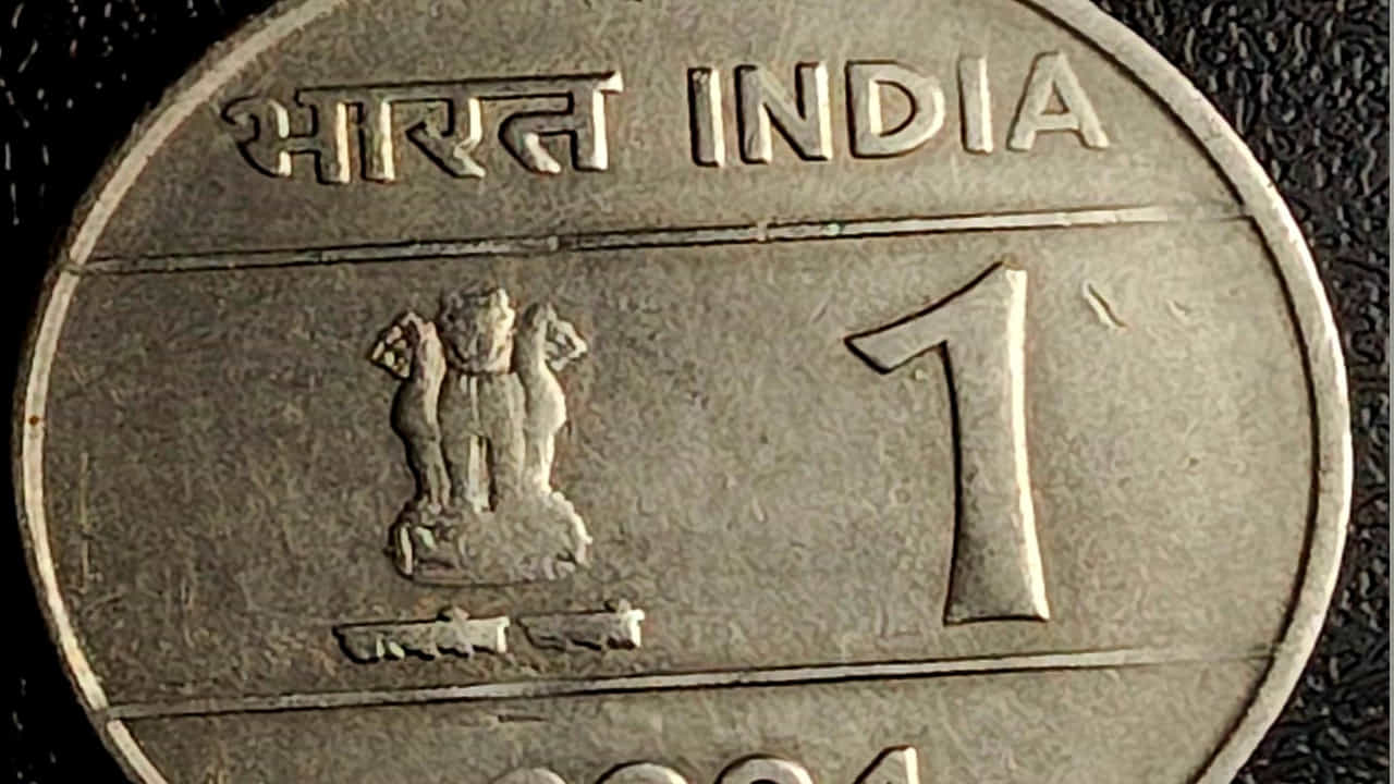 రెండు రూపాయల నాణెం తయారీకి రూ.1.28 పైసలు ఖర్చు అవుతుండగా.. ఐదు రూపాయల నాణెం తయారీకి రూ.3.69 పైసలు, అలాగే పది రూపాయల నాణెం తయారీకి కేవలం రూ.5.54 పైసలు మాత్రమే ఖర్చవుతుంది. ఈ నాణేల ముఖ విలువ వాటి తయారీ ఖర్చు కంటే ఎక్కువగా ఉండటంతో ప్రభుత్వానికి వాటిపై లాభం లభిస్తోంది. ఒక రూపాయి నాణెం తయారీకి మాత్రమే అధిక వ్యయం అవుతుంది.
