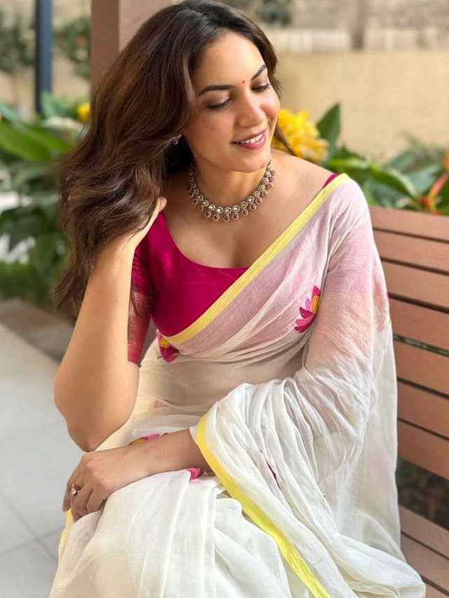 మత్తెక్కిస్తున్న రీతూ వర్మ.. కుర్రాళ్ళు‌కు నిద్ర కురువే..