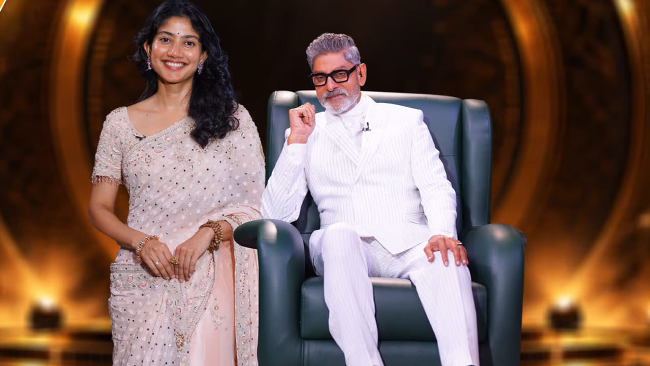 జగపతి బాబు హోస్ట్ చేస్తున్న జయమ్ము నిశ్చయమ్మురా టాక్ షో ఎంత పెద్ద విజయం సాధించిందో చెప్పక్కర్లేదు. ఈ షోలో ఎంతో మంది సెలబ్రెటీలు తమ సినీ కెరీర్, వ్యక్తిగత జీవితం గురించి ఆసక్తికర విషయాలు బయటపెట్టారు. ఇక ఇప్పుడు ఈ టాక్ షో సీజన్ 2 సైతం వచ్చేస్తుంది. జయంము నిశ్చయంము రా సీజన్ 2 కార్యక్రమం ఈ ఆదివారం రాత్రి 7:30 గంటలకు జీ సినిమాస్ లో ప్రసారం కానుంది. ఈ ఎపిసోడ్కు సంబంధించిన ఒక ప్రోమోను రిలీజ్ చేశారు.