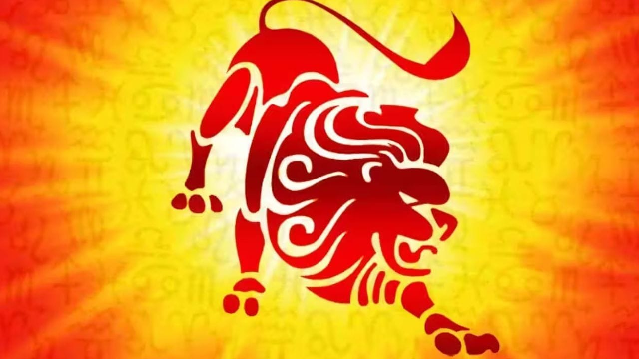 సింహం: ఇంతవరకూ వ్యయ స్థానంలో ఉన్న గురువు ఈ రాశిలోకి ప్రవేశించడం వల్ల ఈ రాశివారి జీవి తంలో అక్టోబర్ 31 నుంచి కొత్త అధ్యాయం ప్రారంభమవుతుంది. ఉద్యోగంలోనూ, వృత్తి, వ్యాపారా ల్లోనూ ఊహించని పురోగతి ఉంటుంది. విజయాలు, సాఫల్యాలు ఎక్కువగా కలుగుతాయి. ఉద్యో గావకాశాలు బాగా పెరుగుతాయి. ఉద్యోగం మారడానికి సమయం బాగా అనుకూలంగా ఉంది. నిరుద్యోగులకు విదేశీ ఆఫర్లు కూడా లభిస్తాయి. అనేక విధాలుగా ఆదాయం వృద్ధి చెందుతుంది.